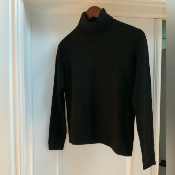 Charter Club Luxury Women`s Black 100% Cashmere 2-PLY Turtleneck Sweater - Picture 2 of 3